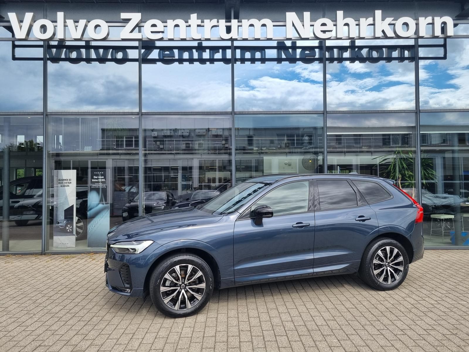 Fahrzeugabbildung Volvo XC60 B4 Diesel AWD Plus Dark 'AHK'