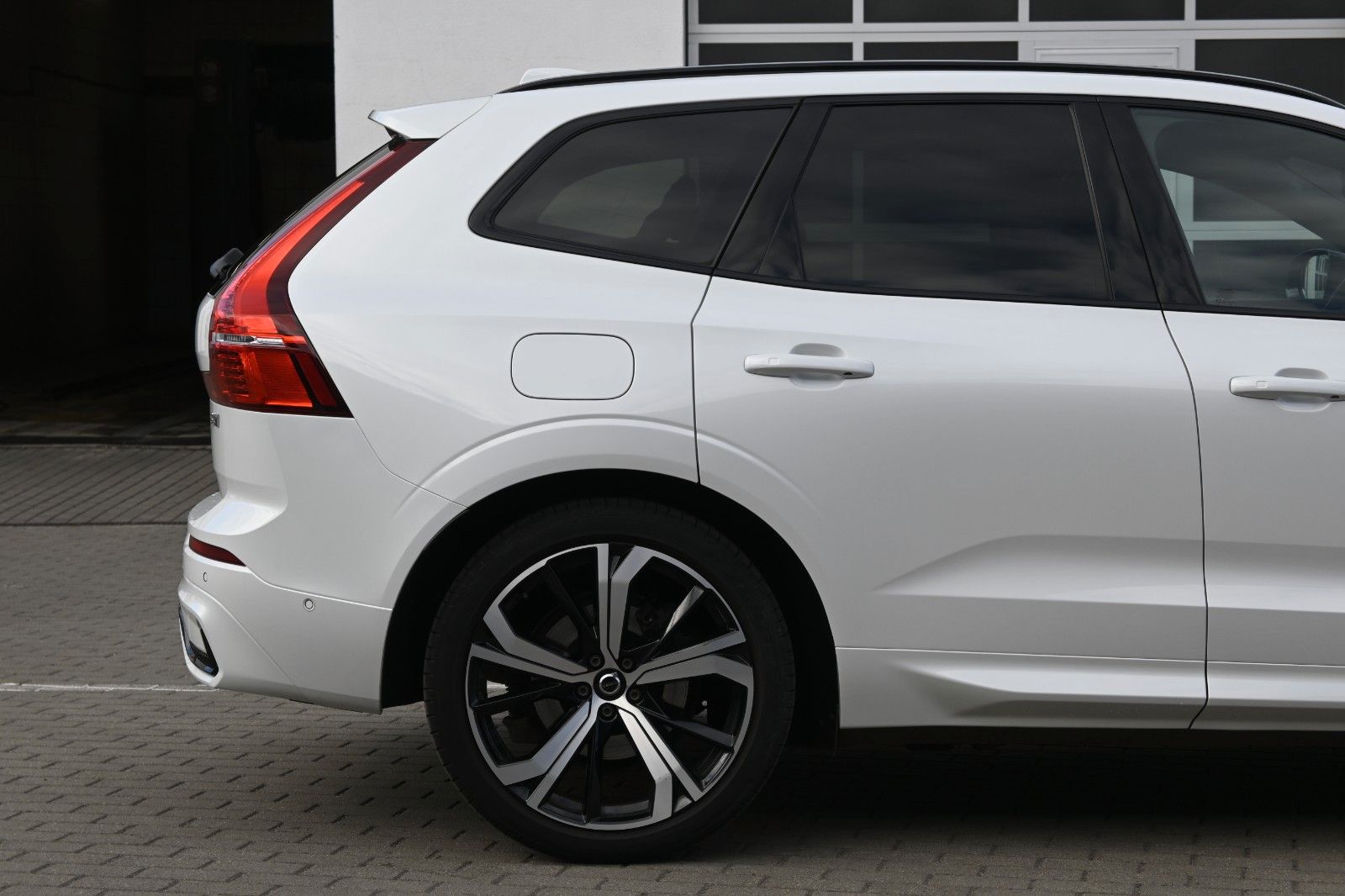 Fahrzeugabbildung Volvo XC60 B4 Ultimate Dark AWD*LUFT*360°*SDTHZG*LED