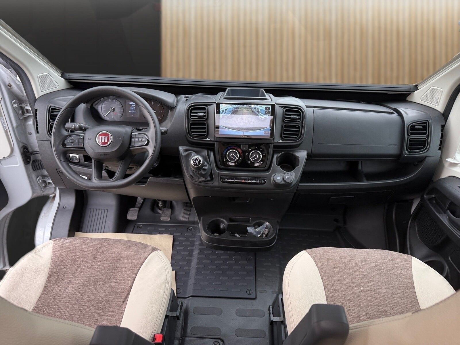 Fahrzeugabbildung Eura Mobil Van V 635 HB 6KW Heizung, Radio DAB, RFK