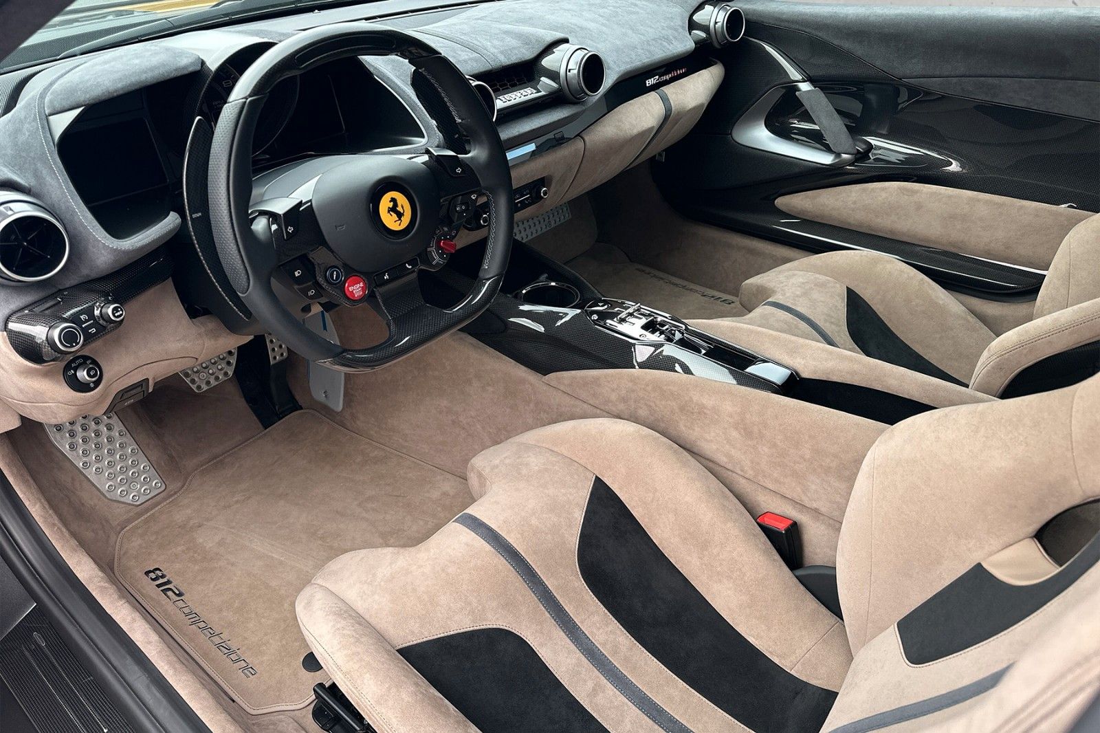 Fahrzeugabbildung Ferrari 812 Competizione*1 owner*painted stripe