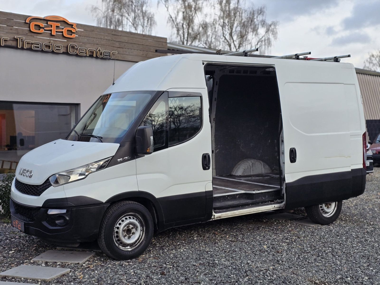 Fahrzeugabbildung Iveco Daily Kasten L3H2/Radstand 3520/AHK 3,5t/TÜV-NEU
