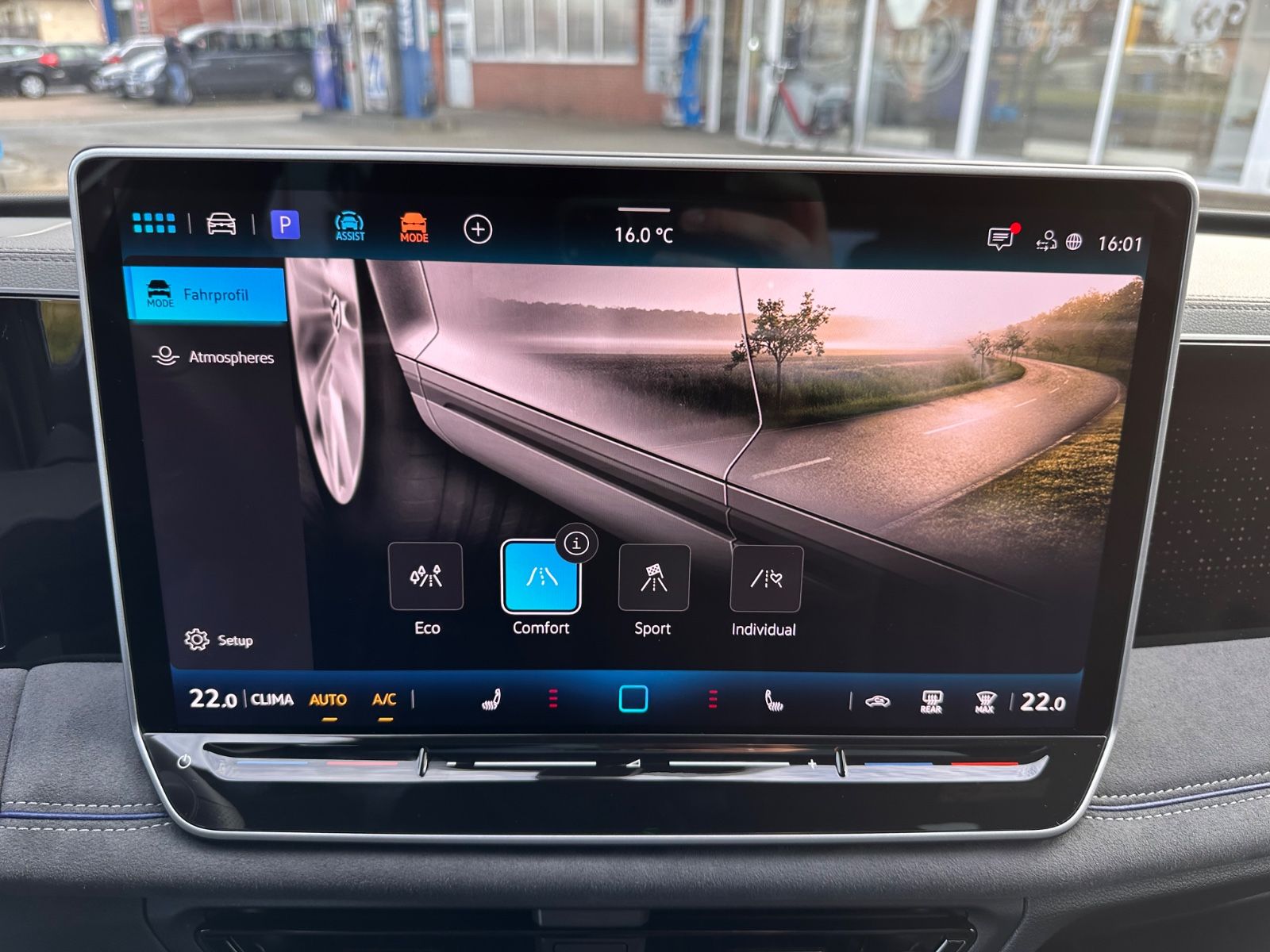 Fahrzeugabbildung Volkswagen Tiguan R-Line 2.0 TDI DSG Black/Pano/Matrix/AHK