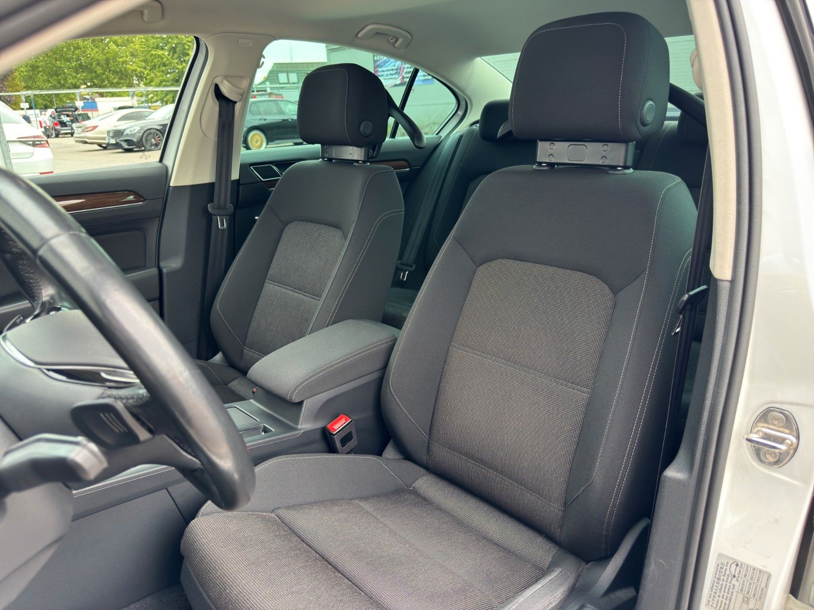 Fahrzeugabbildung Volkswagen PASSAT LIM 2.0TDI DSG STANDH KAM AHK DYNAUD PANO