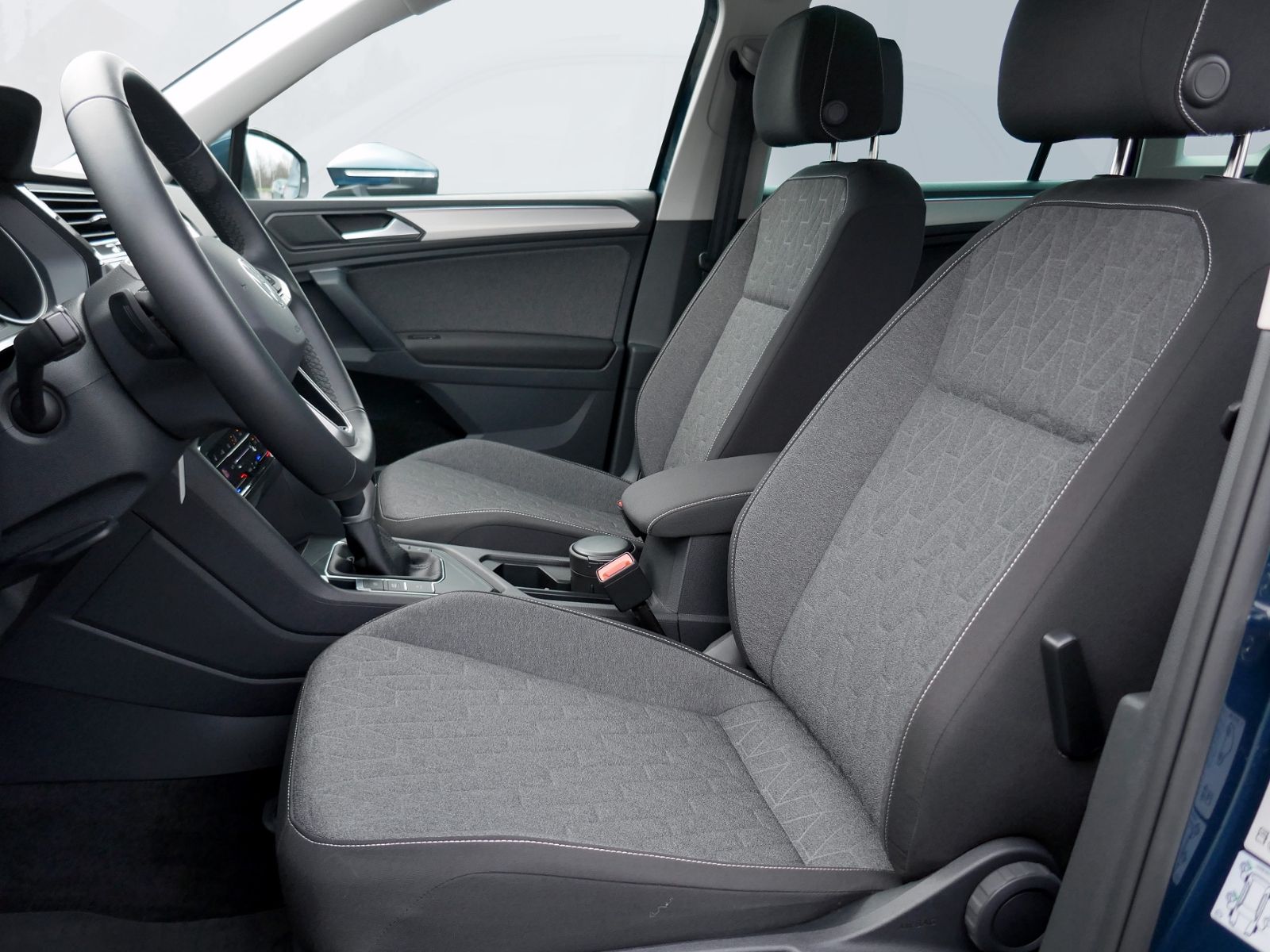 Fahrzeugabbildung Volkswagen Tiguan MOVE 1.5 TSI DSG | LED AHK RFK ACC