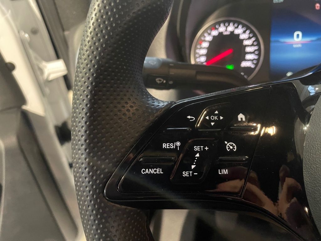 Fahrzeugabbildung Mercedes-Benz Sprinter 317 Kombi L2H2 Mobility Rollstuhl Lift