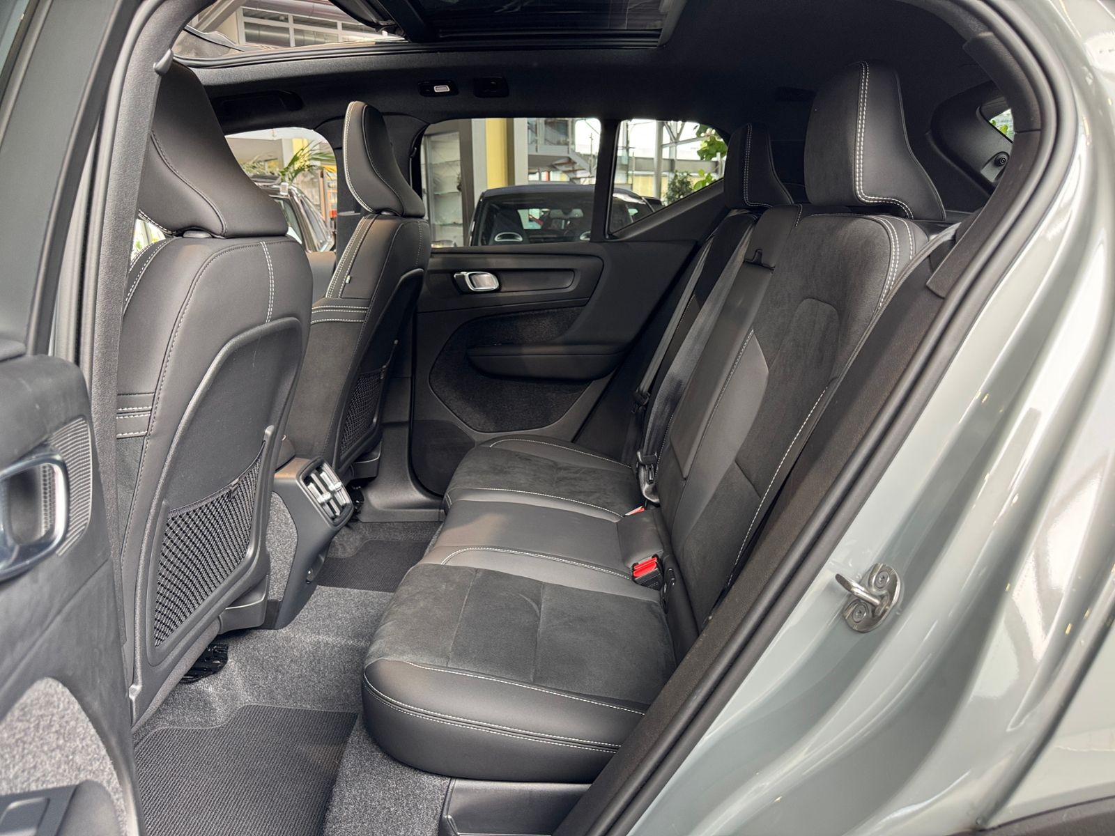 Fahrzeugabbildung Volvo XC40 Plus Dark 2WD NAVI LED AHK PANO
