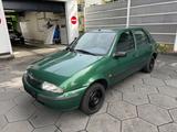 Mazda 121 1.3 16 TÜV NEU/ 5 Türig - Mazda 121 mit Benzin-Antrieb