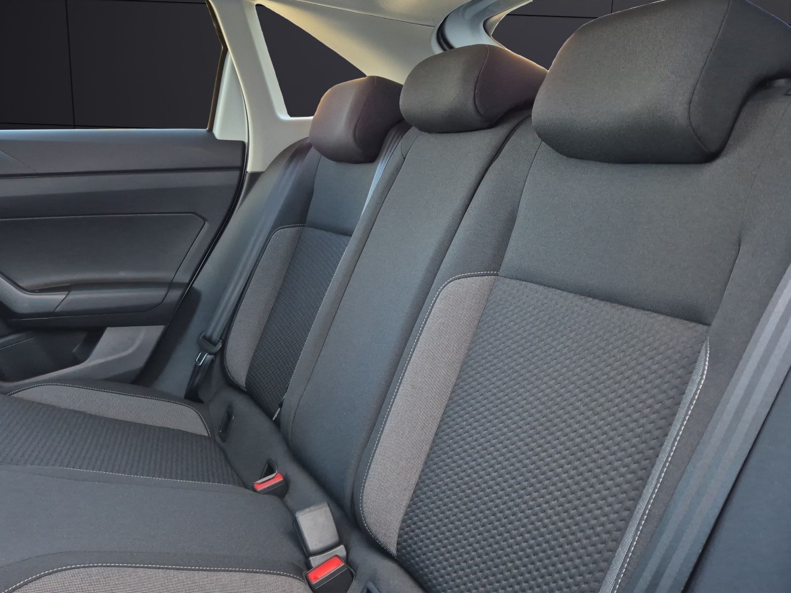 Fahrzeugabbildung Volkswagen Taigo TSI LED AHK SH PDC Klima DAB+