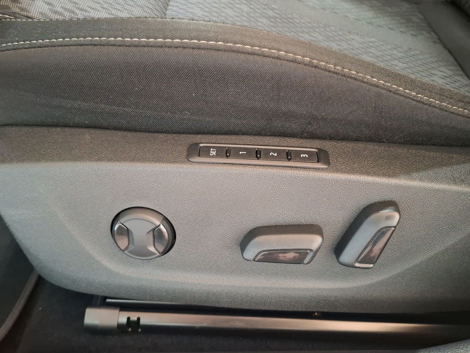Fahrzeugabbildung SKODA Octavia Combi TDI First-Edition DSG Standhzg. LE