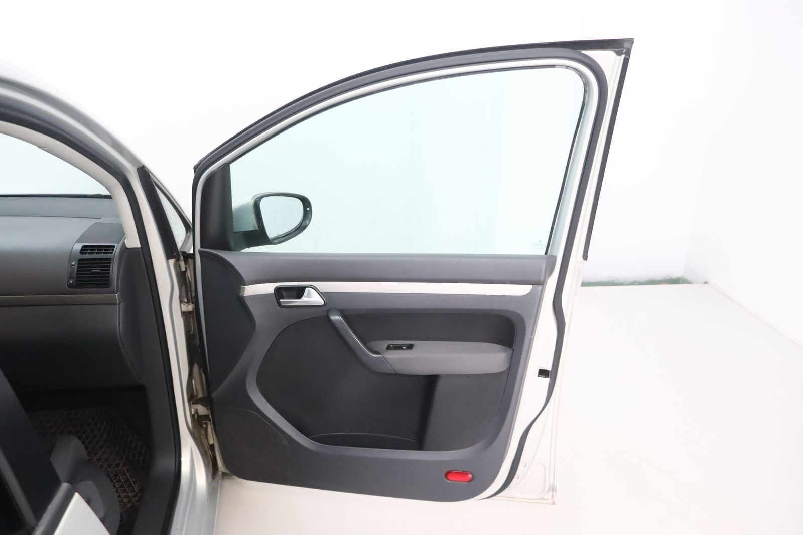 Fahrzeugabbildung Volkswagen Touran 1.4 TSI DSG 7- Sitzer * HU/AU 05.27