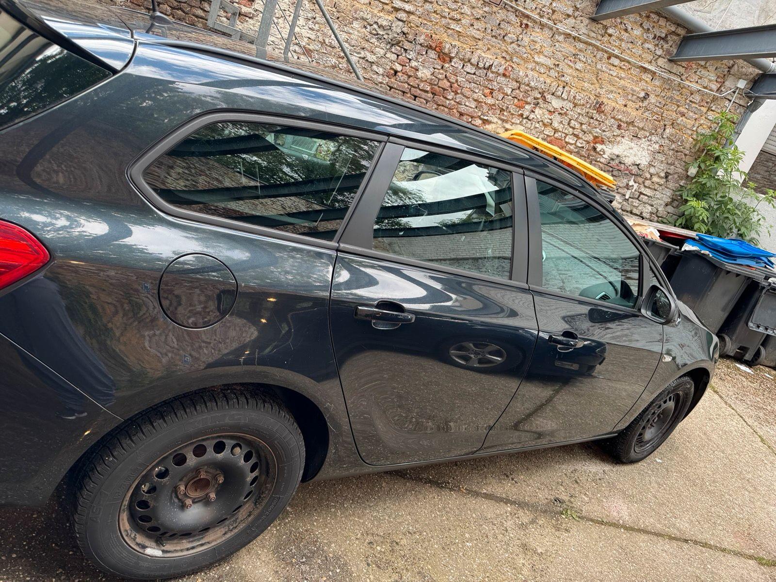 Opel Astra 2014 — photo 12