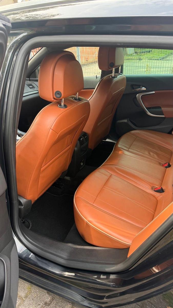 Opel Insignia 2011 — photo 12