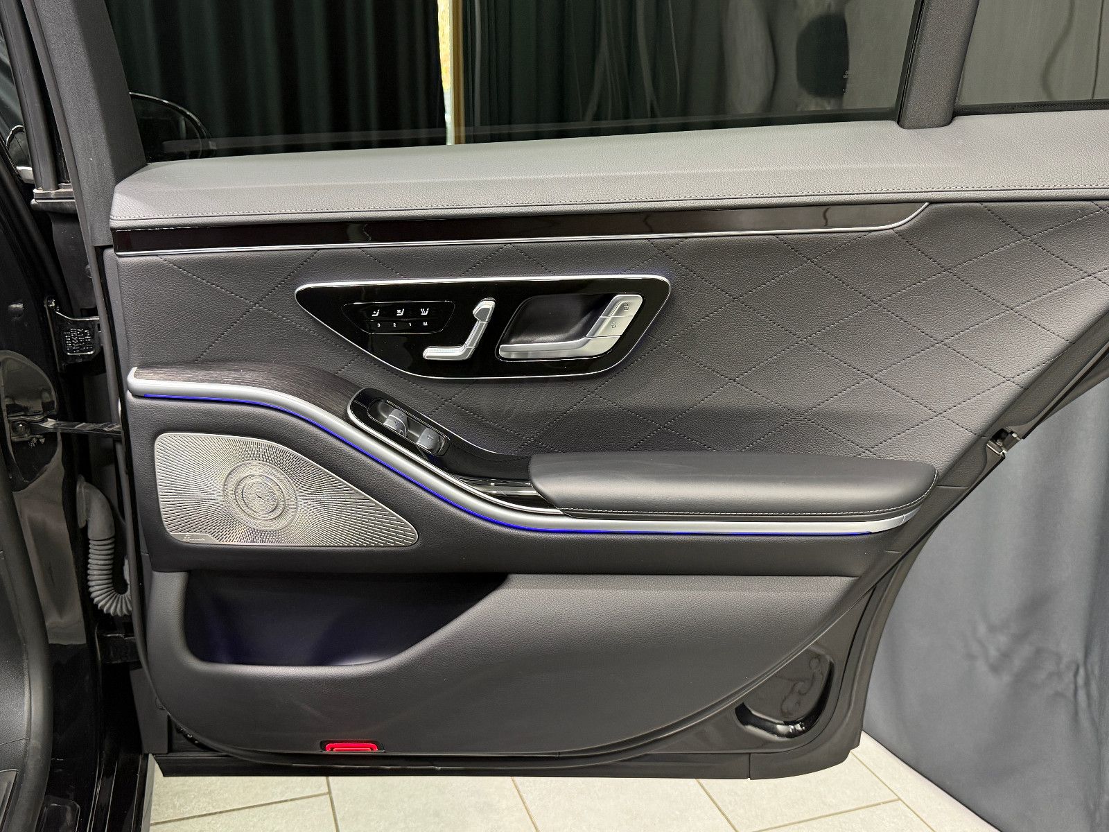 Fahrzeugabbildung Mercedes-Benz S 400 d Limousine L 4Matic|Burmester|MASSAGE|HuD