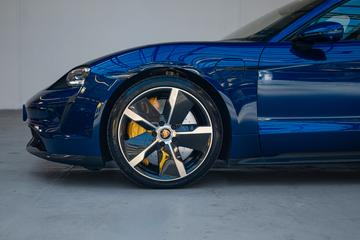 صورة 7 لـ 2020 Porsche TAYCAN