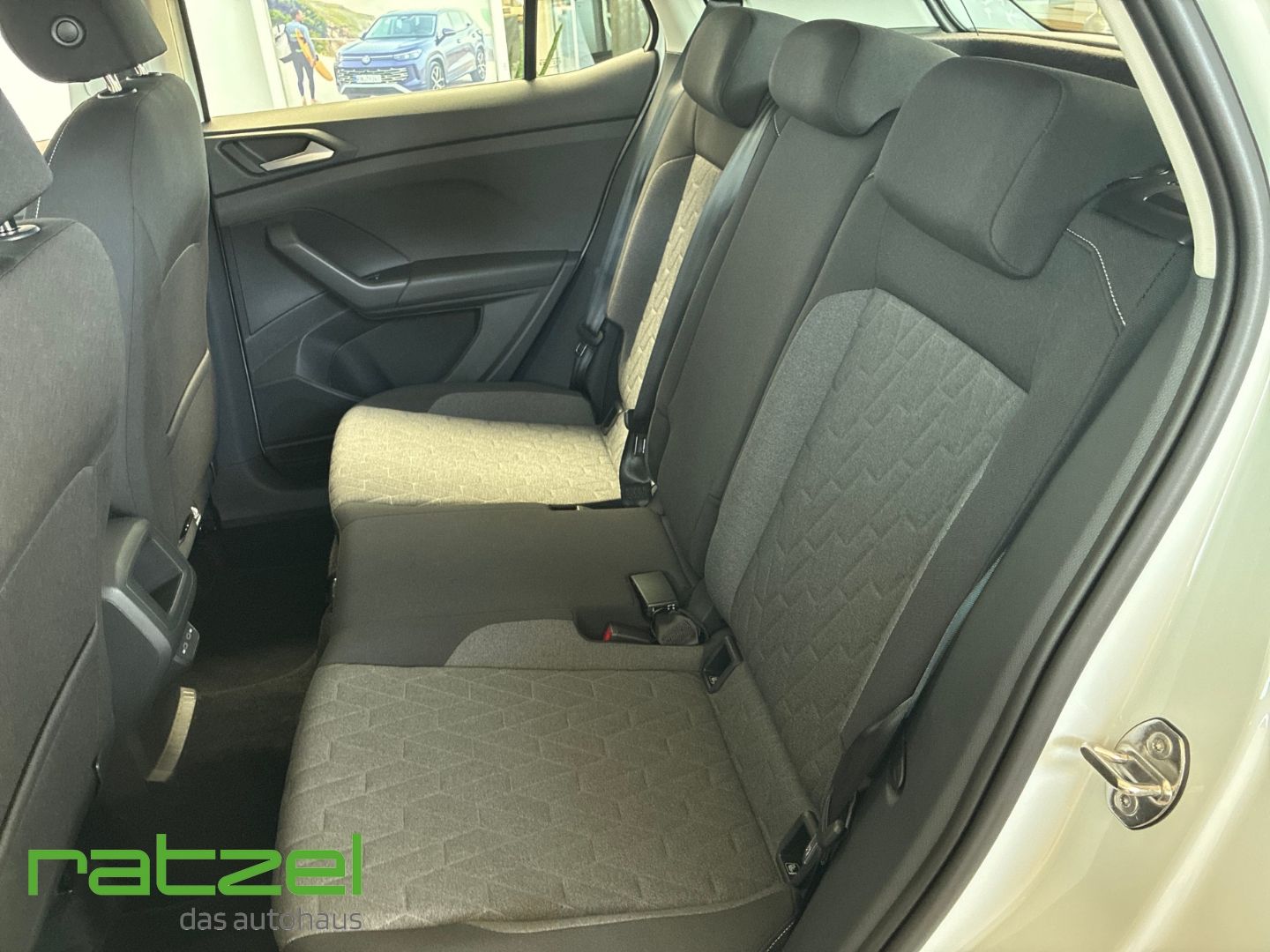 Fahrzeugabbildung Volkswagen T-Cross LIFE 1.0 TSI NAVI+PDC+LED+Allwetterreife