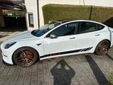 Tesla Model 3 Allradantrieb mit Dualmotor Performa...