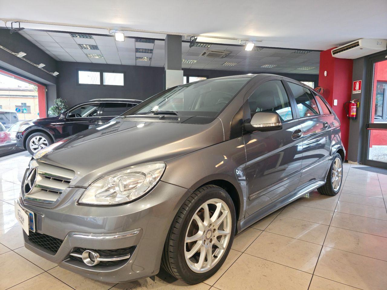 Mercedes-Benz B 180