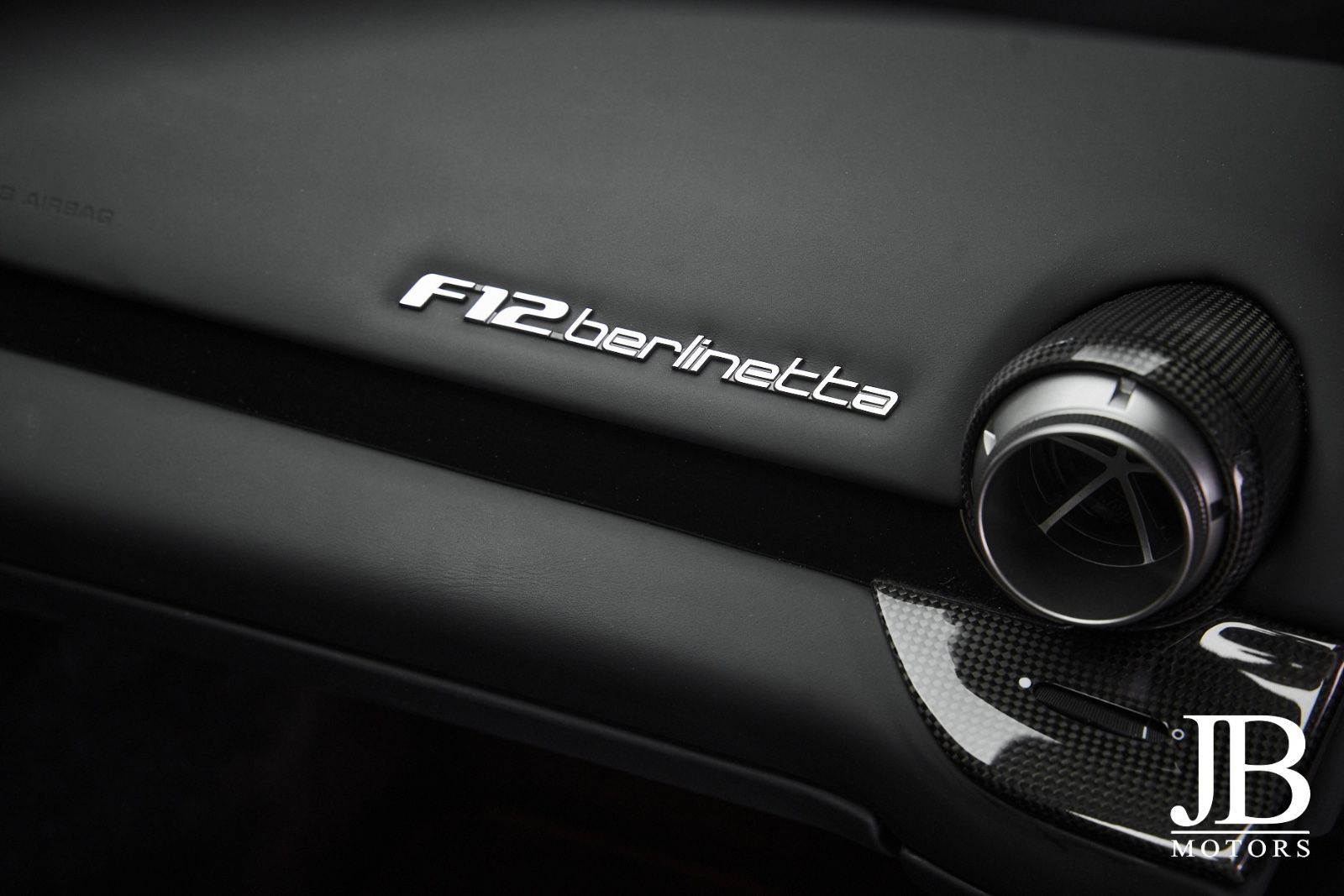 Fahrzeugabbildung Ferrari F12 Carbon Lift LED JBL Kamera Electric Seats
