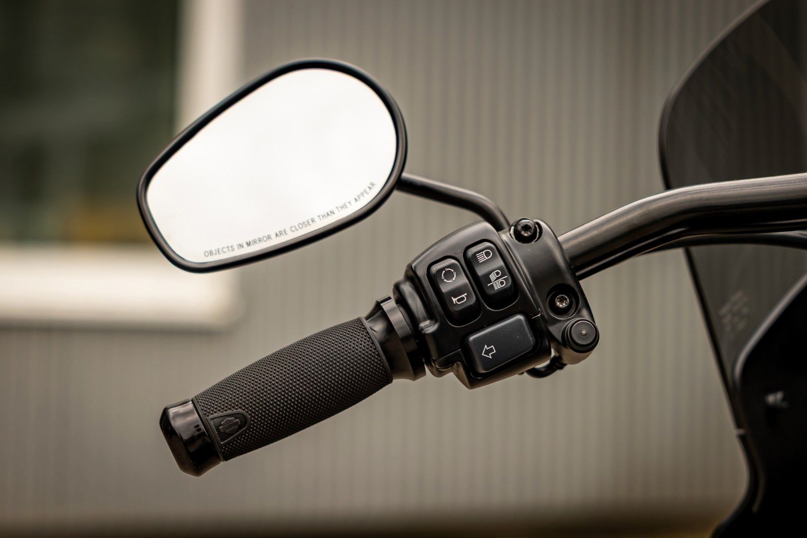 Fahrzeugabbildung Harley-Davidson FXLR LOW RIDER - JEKILL & HYDE -