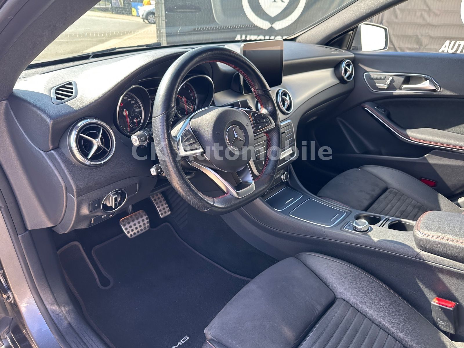 Fahrzeugabbildung Mercedes-Benz CLA 250 Shooting Brake AMG-Line/Navi/LED/ACC/Kam