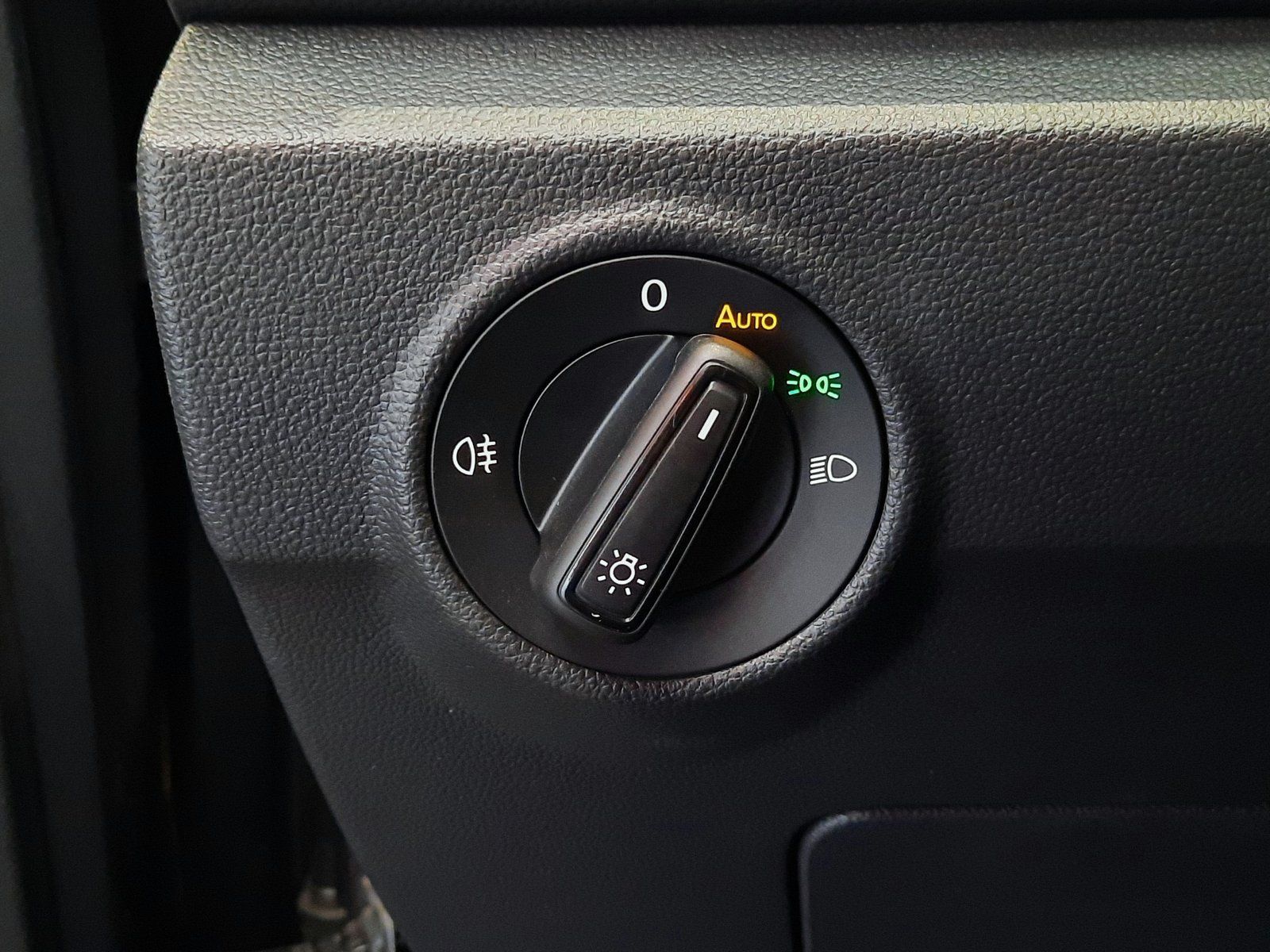 Fahrzeugabbildung Volkswagen T-Roc TSI *AHK*Standhzg*Cam*LED*Sitzhzg*Navi*ACC