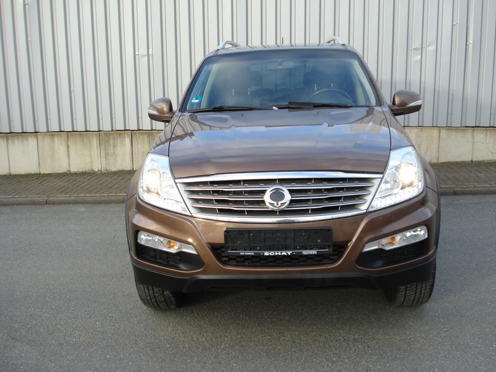 SsangYong Rexton 2015 — rear view
