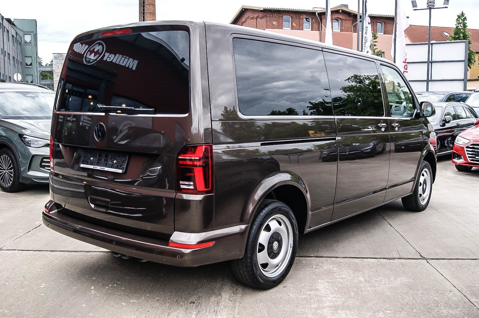 Fahrzeugabbildung Volkswagen T6 Caravelle lang 2.0 TDI DSG 9-Sitze NAVI XENON