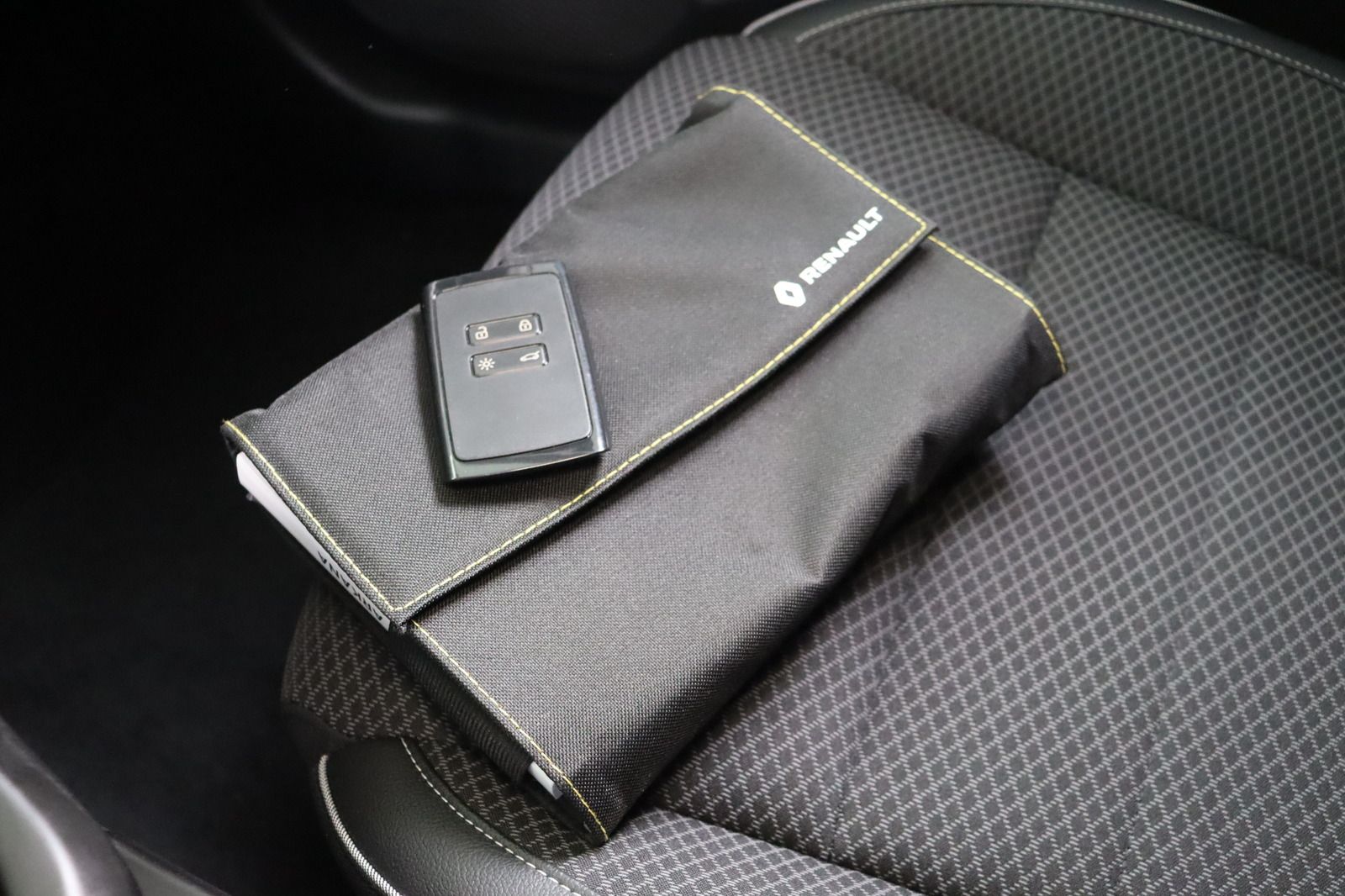 Fahrzeugabbildung Renault Arkana * LED * RFK * Lenkradhzg.