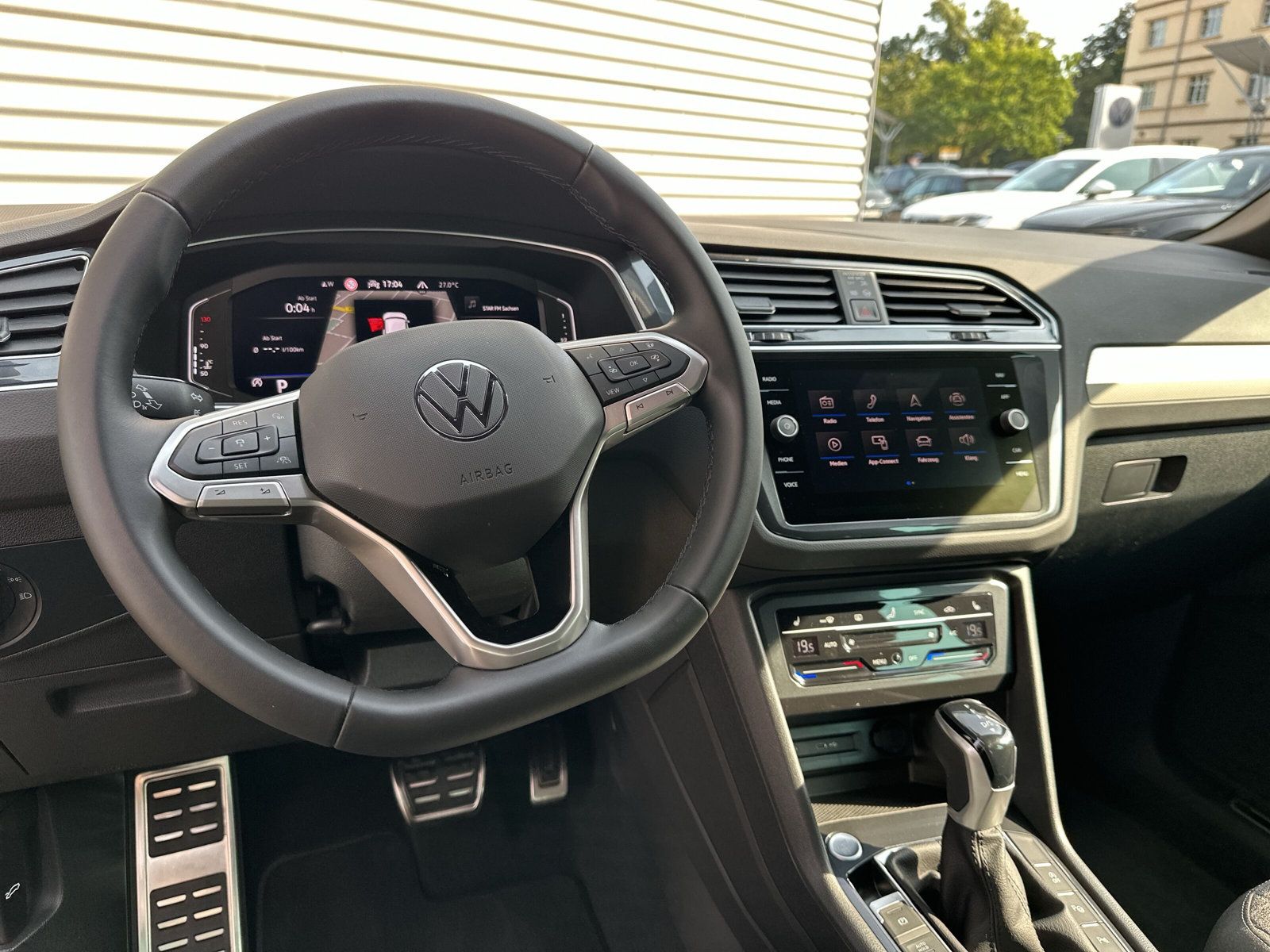 Fahrzeugabbildung Volkswagen Tiguan 1.5 TSI DSG Move MATRIX eKLAPPE KAMERA