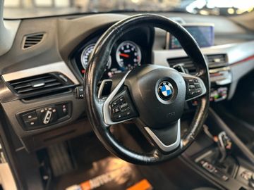 BMW X1 xDrive 20 d *HeadUp*Pano*AHK*Kamera*