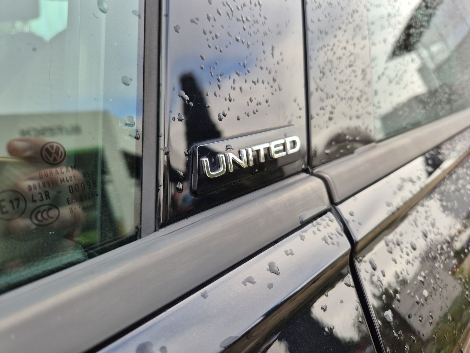 Fahrzeugabbildung Volkswagen Tiguan TSI United DSG LED Navi AID ACC Park-Assi