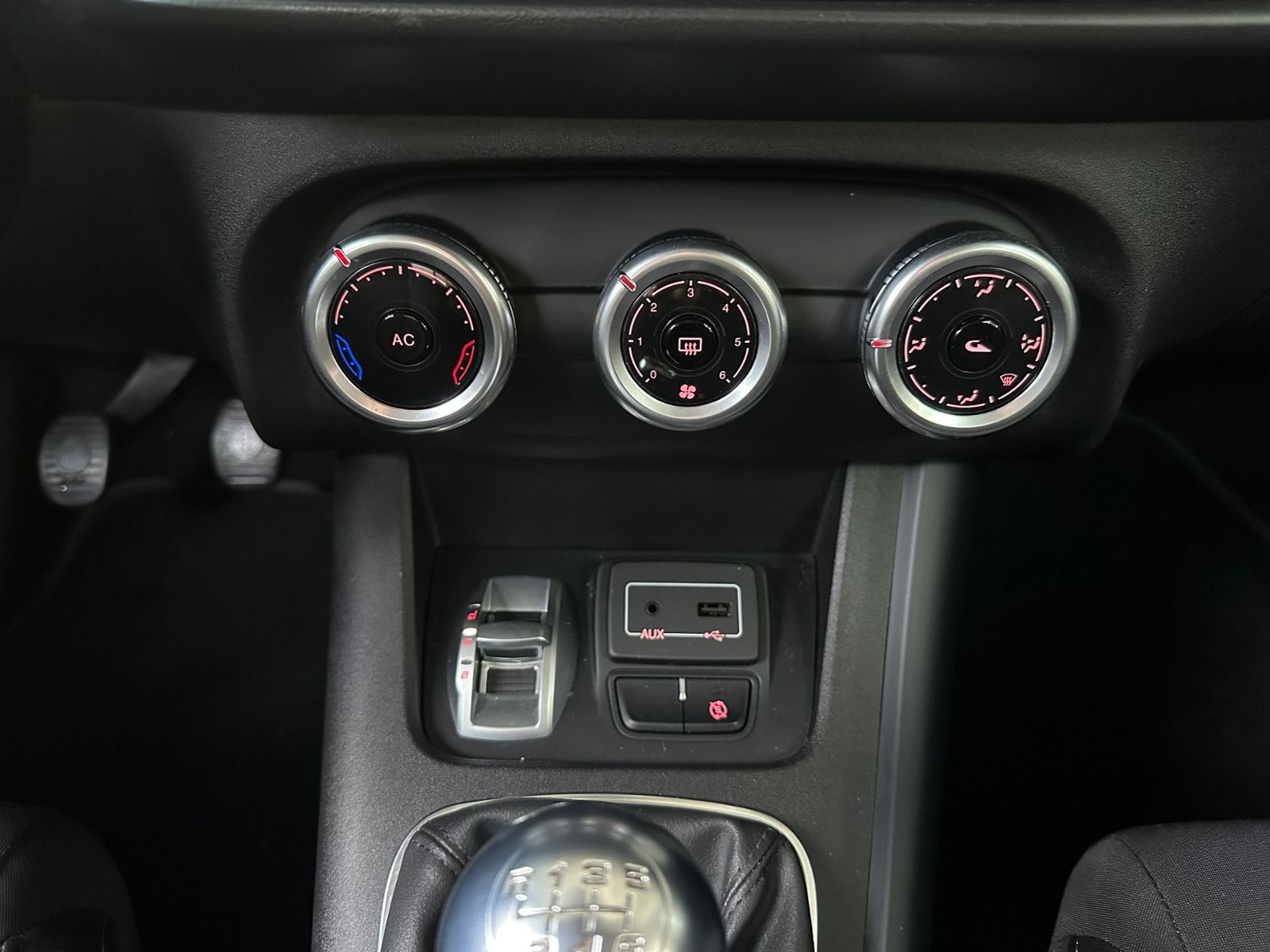 Fahrzeugabbildung Alfa Romeo Giulietta TÜV neu 9/2028 KLIMA NAVI ALU DAB