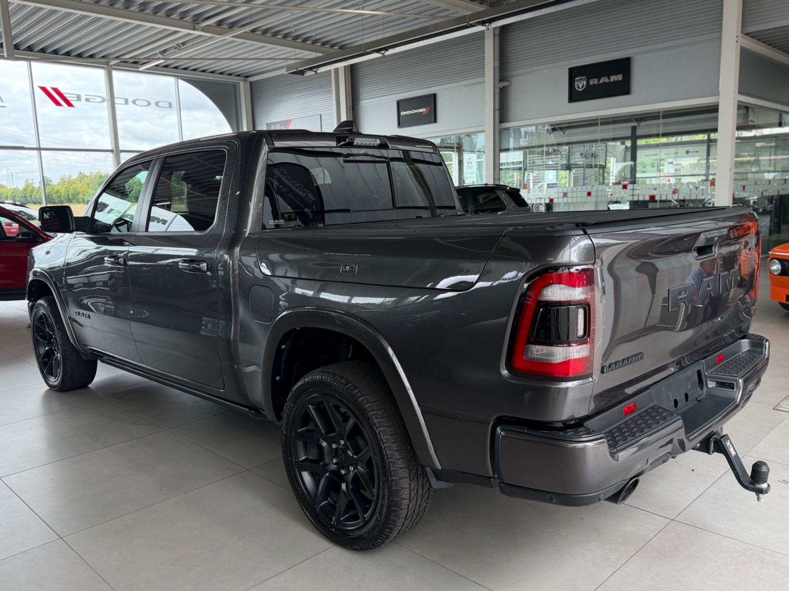Fahrzeugabbildung Dodge RAM 1500 5,7 Laramie NIGHT LPG Luft RamBox