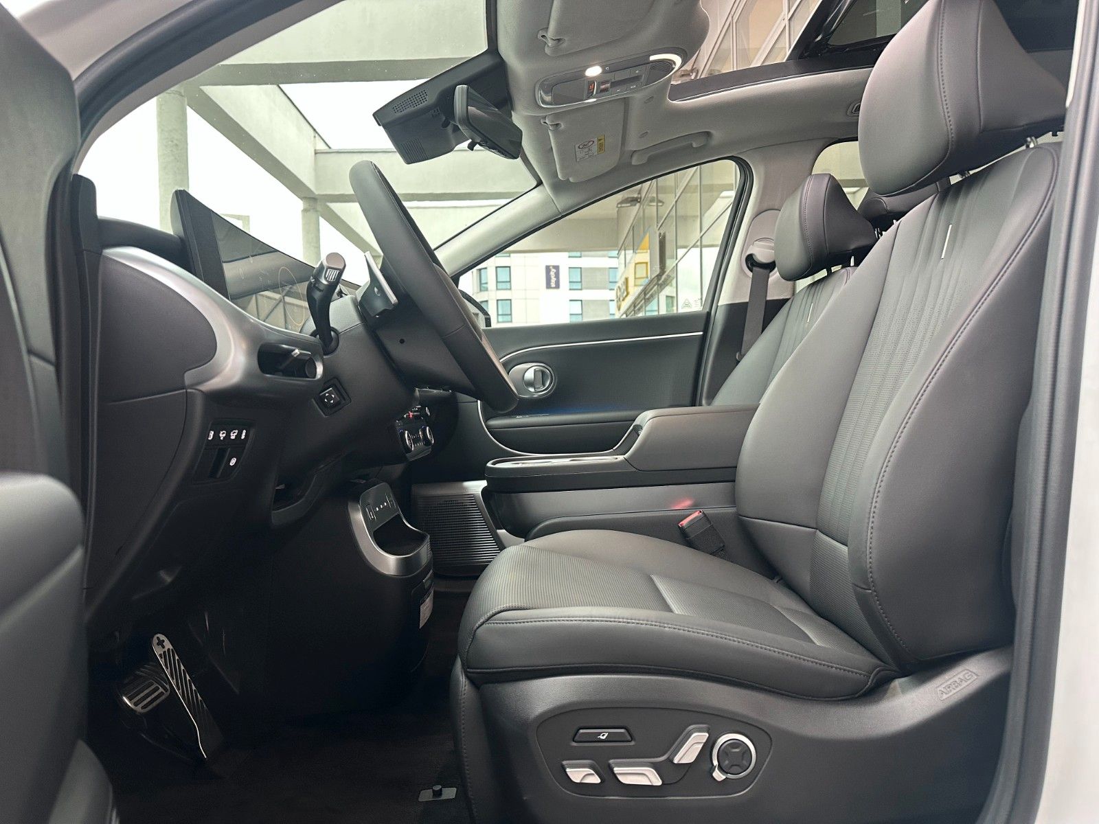 Fahrzeugabbildung Hyundai IONIQ 9 UNIQ 110kWh 360°/Bose/Leder!