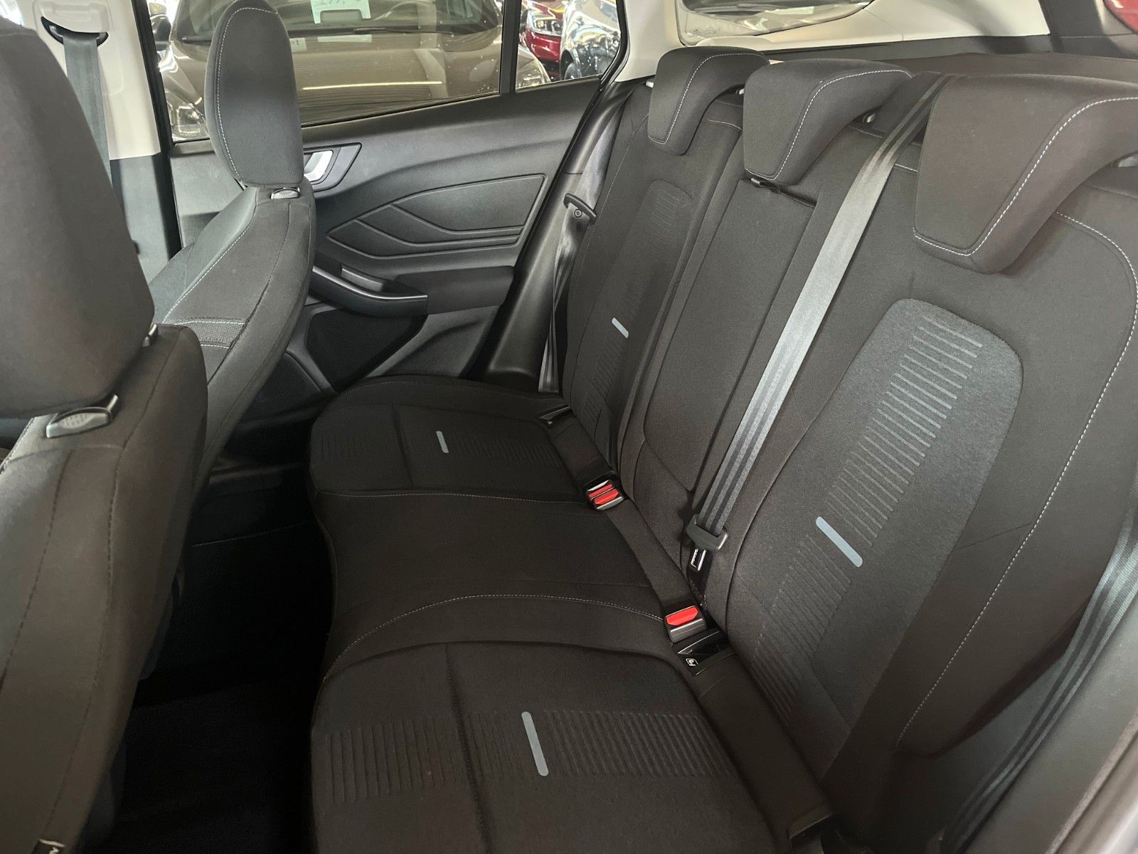 Fahrzeugabbildung Ford Focus Active X Turnier Automatik LED NAVI CAM