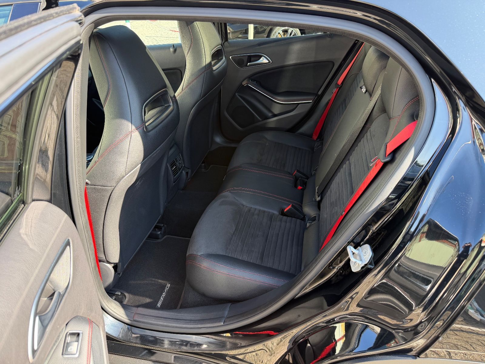 Fahrzeugabbildung Mercedes-Benz GLA 45 AMG 4Matic AERO KIT PANORAMA KLAPPE