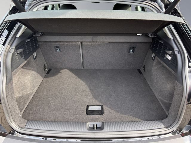 Q2 35 1.5 TFSI S-tronic PDC SHZ NAVI AHK LED