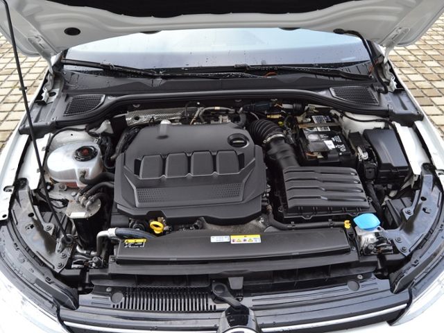 Golf VIII Variant 2.0 TDI Life LED/NAVI+VZE/BUSI