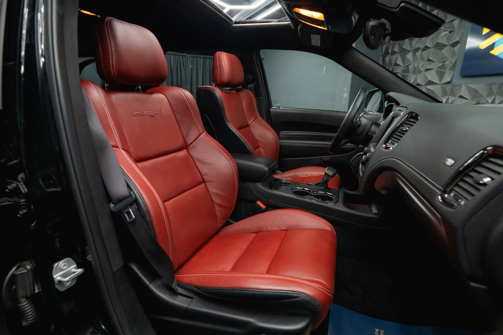 Fahrzeugabbildung Dodge Durango 6.4 V8 SRT Performance 4x4 Night-Paket