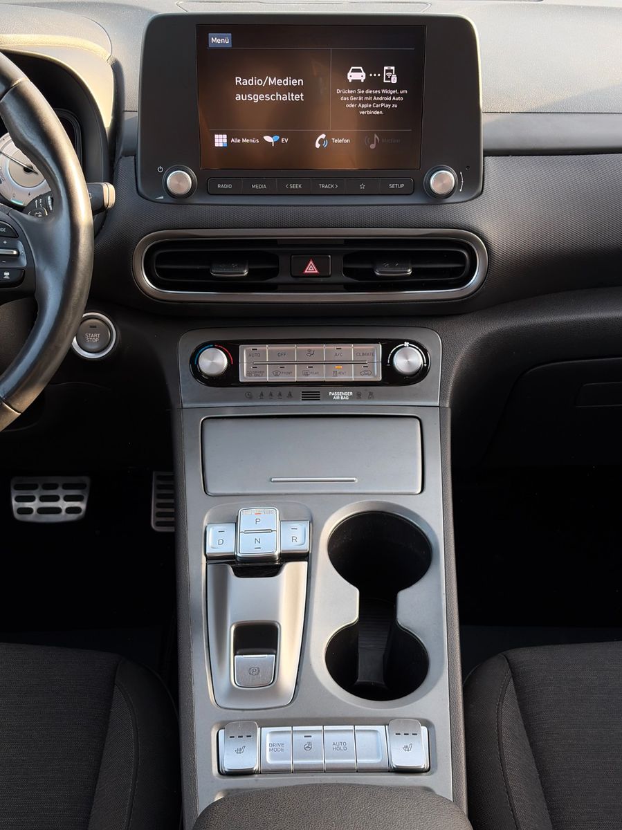Fahrzeugabbildung Hyundai KONA E Select ACC PDC LFA LKA SHZ LHZ CarPlay