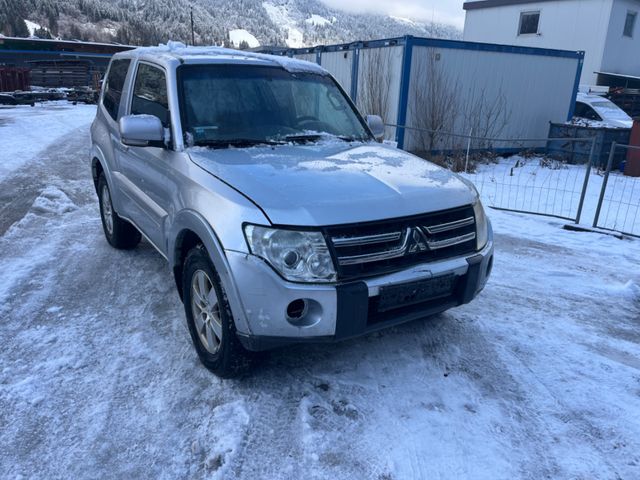 Mitsubishi Pajero 3,2 DI-D Intense/ XENON/ 2 SITZE LKW N1