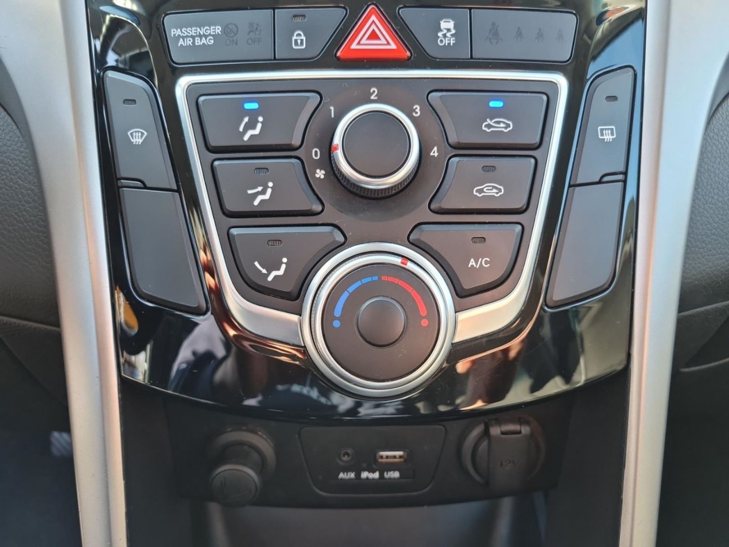 Fahrzeugabbildung Hyundai i30 YES! SILVER 1.6 GDI KLIMA+PDC+TEMPOMAT
