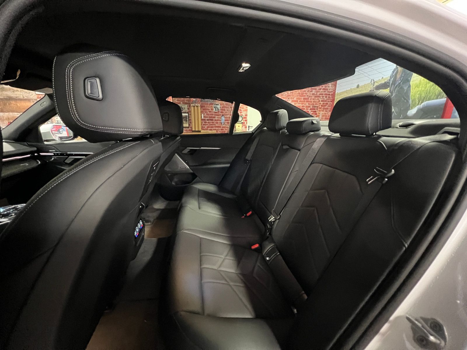 BMW 520 i M-Sport Pano Leder 360° Memory H&K foto 15
