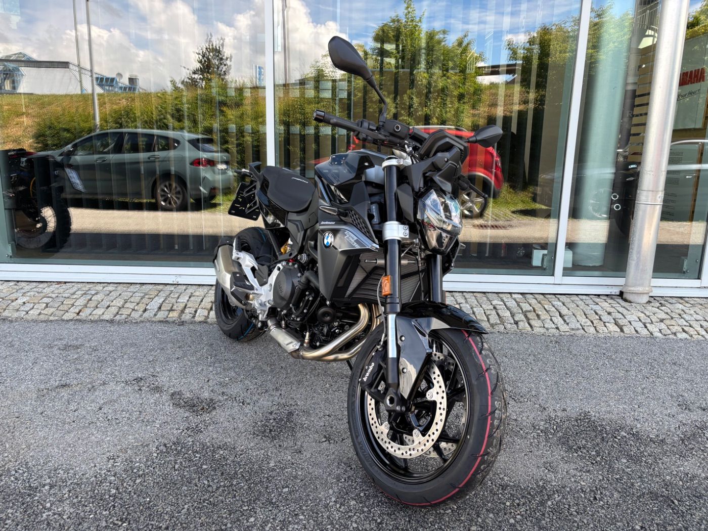 Fahrzeugabbildung BMW F 900 R Triple Black 4 Pakete