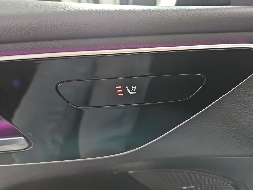 Fahrzeugabbildung Mercedes-Benz C 300 e Avantgarde Night LED Kamera SHZ Navi DAB