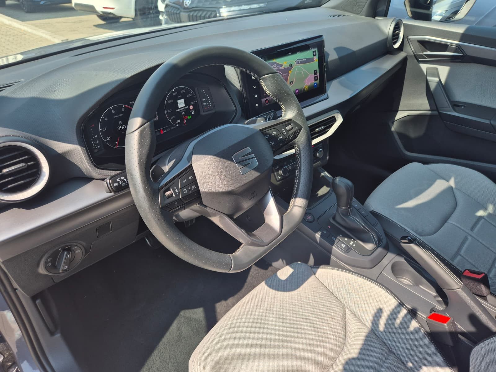 Fahrzeugabbildung SEAT Arona 1.5 TSI DSG FR Black Edition*LED*ACC*AHK*