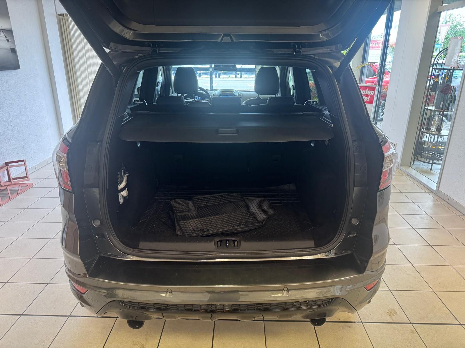 Fahrzeugabbildung Ford Kuga ST-Line /NAVI/KAMERA/AHK/KLIMA/ALLRAD