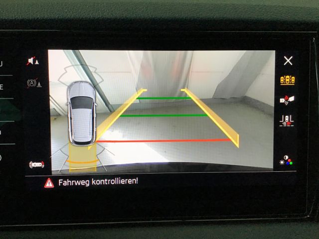 Fahrzeugabbildung Skoda Karoq Sportline 1.5TSI DSG/ACC/AHK/Matrix/Navi