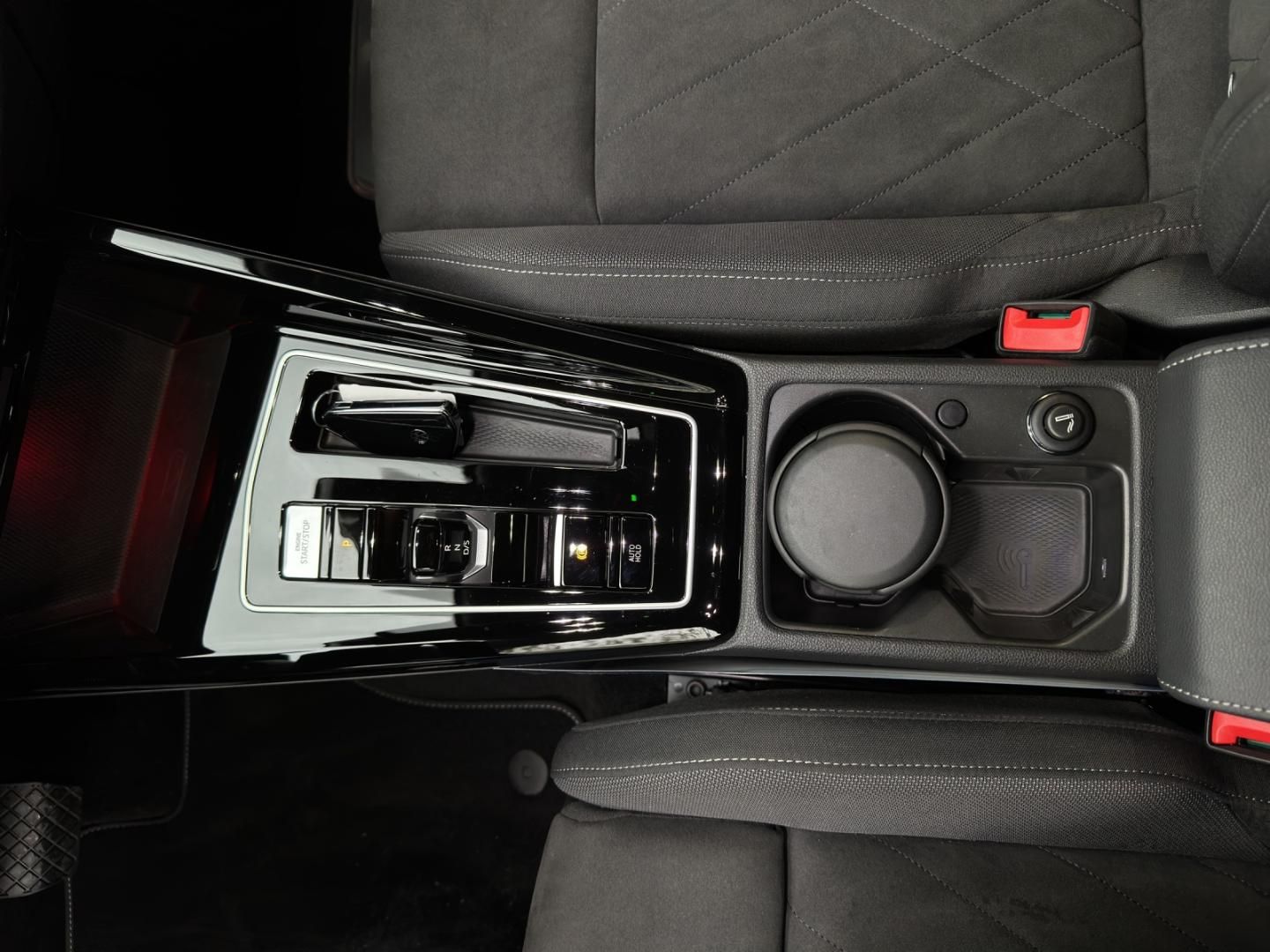 Fahrzeugabbildung Volkswagen Golf Style Style 1.4 eHybrid DSG,IQ-Light,SH,Nav