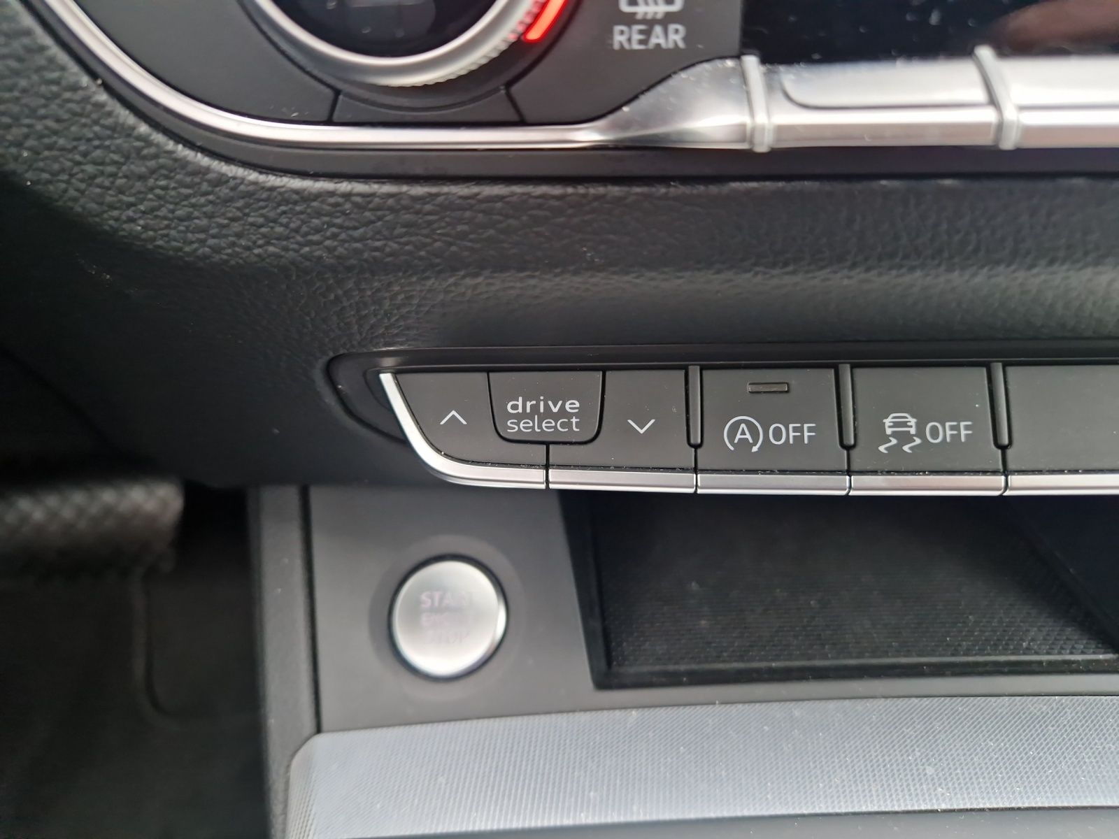 Fahrzeugabbildung Audi Q5 40 TDI quattro S line Navi RearView
